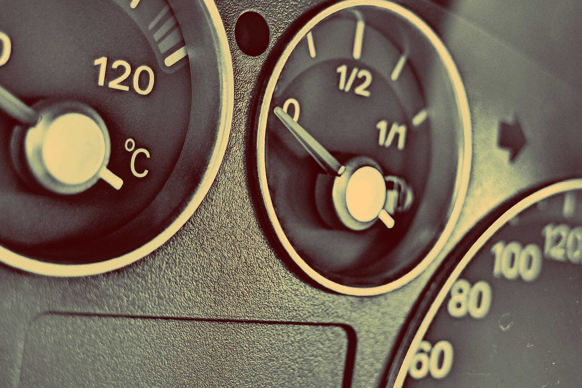 How to Minimize Fuel and Operational Costs with Fleet Management Solutions